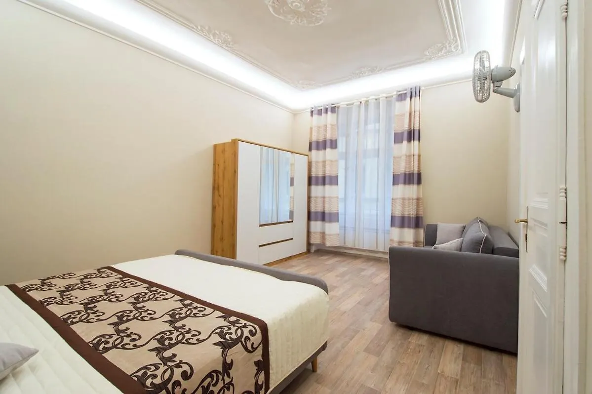 Navratilova Apartment Prague