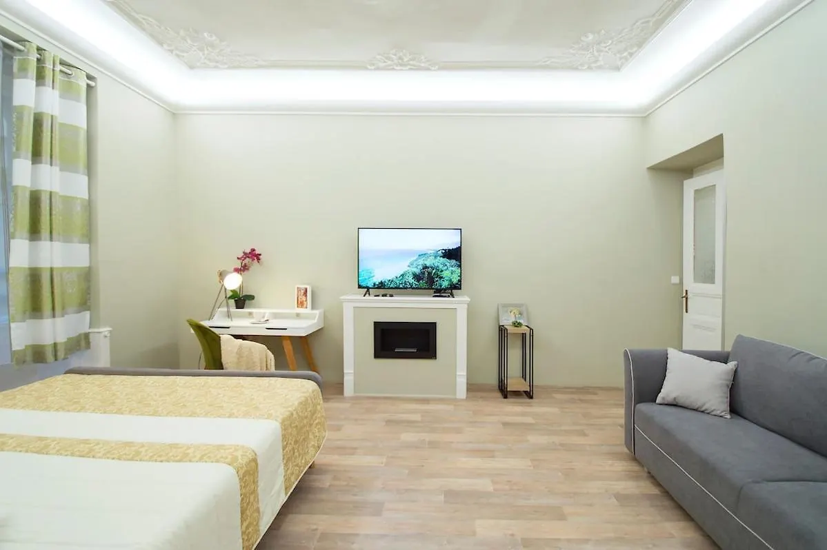 Navratilova Apartment Praha